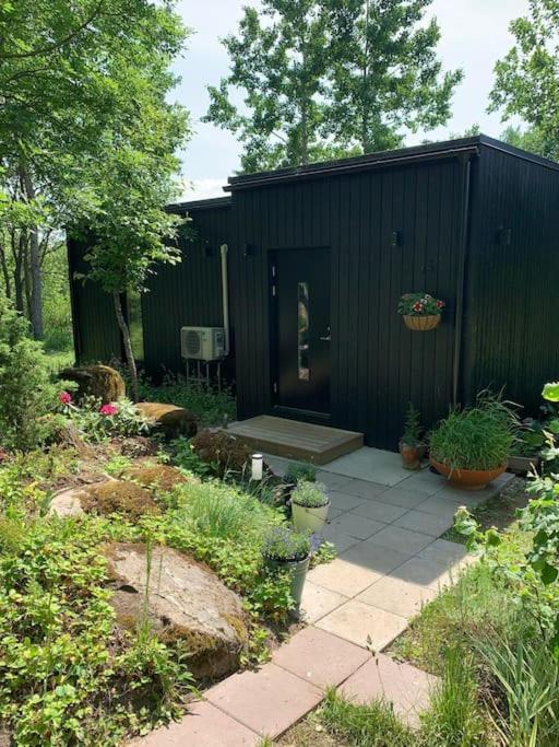 Small Cozy 3-Room House With Terrace & Large Garden Ilmandu 외부 사진
